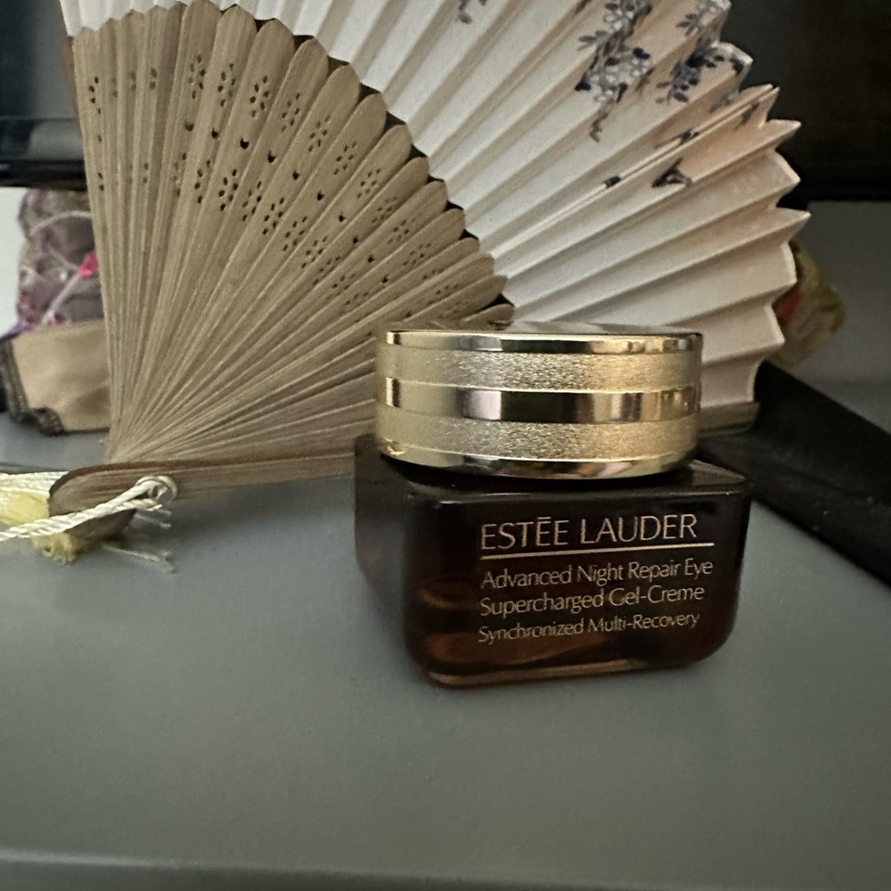 Estee Lauder Advanced Night Repair Eye Gel-Creme - Gold and Brown - Picture 4 of 6